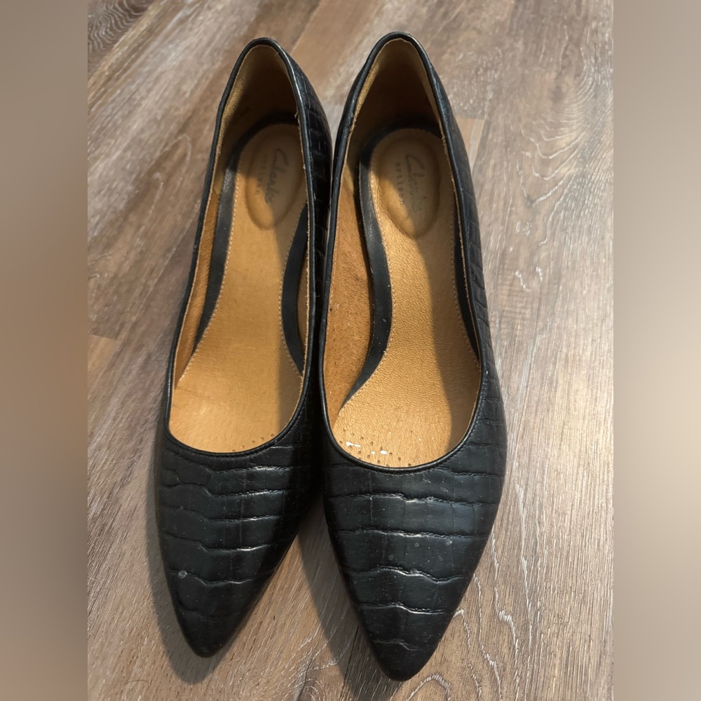 Clarks Black Croc-Patterned Flats